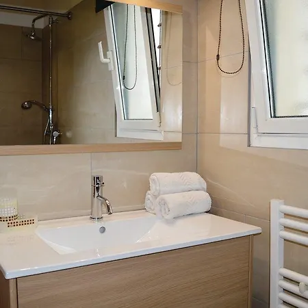 Three-bedroom Holiday In Lumio 度假居