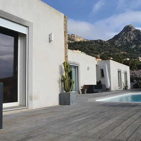 Three-bedroom Holiday In Lumio