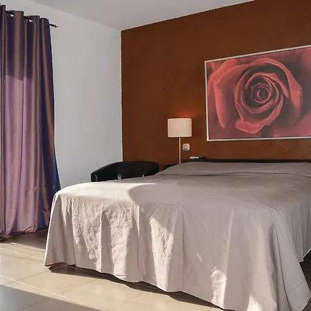 Three-bedroom Holiday In Lumio * Lumio (Corsica)