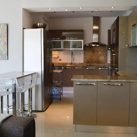 Three-bedroom Holiday In Lumio