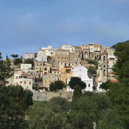 Three-bedroom Holiday In Lumio * Lumio (Corsica)
